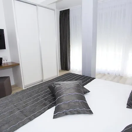 Luxury Split