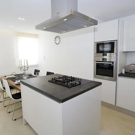 Luxury Apartment *